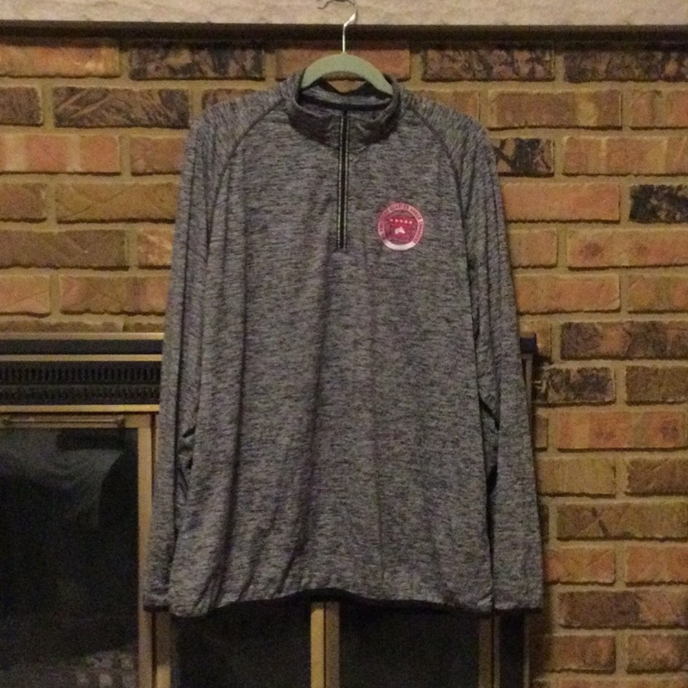 3/4 zip jacket like new.